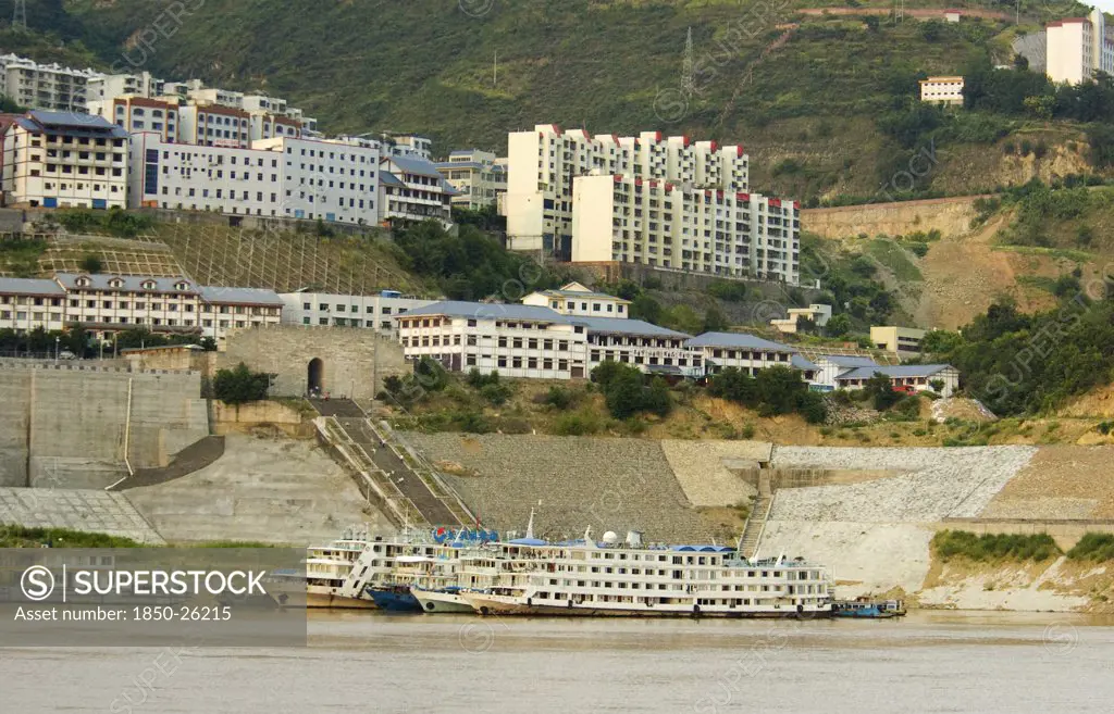 China, Chongqing, Wanxian, Reinforced Yangtze Embankments At The New Town Of Wanxian To Protect Against Increased Water Levels And Landslides - The Old Town Has Already Been Submerged By The Three Gorges Dam Project