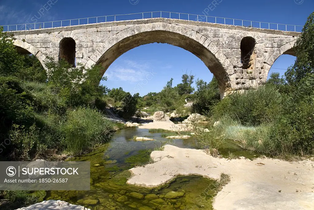 France, Provence Cote DAzur, Pont Julien , Arched Roman Bridge Dating From 27Bc / 14 Ad