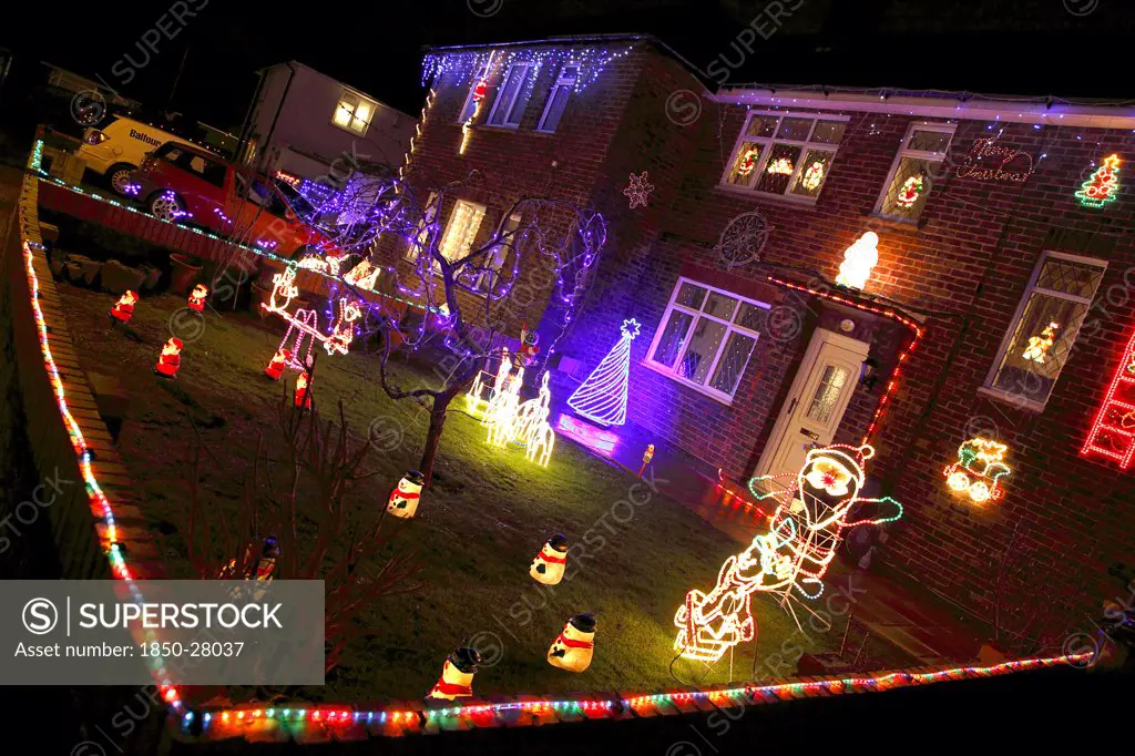 England, West Sussex, Southwick, Cul De Sac Of Houses Decorated With Fairy Lights For Christmas.