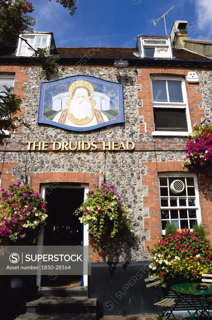 England, East Sussex, Brighton, The Lanes The Druids Head One Of The Oldest Pubs In The City Dating From 1510 With Flower In Hanging Baskets.