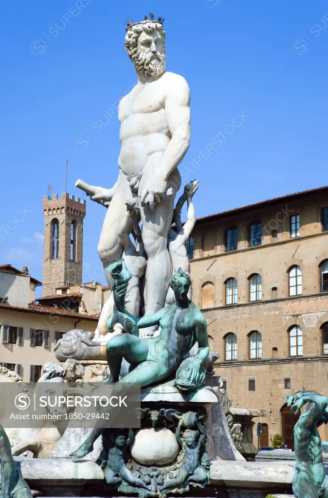 Italy, Tuscany, Florence, The 1575 Mannerist Neptune Fountain With The Roman Sea God Surrounded By Water Nymphs Commemorating Tuscan Naval Victories By Ammannatti In The Piazza Della Signoria Beside The Palazzo Vecchio.