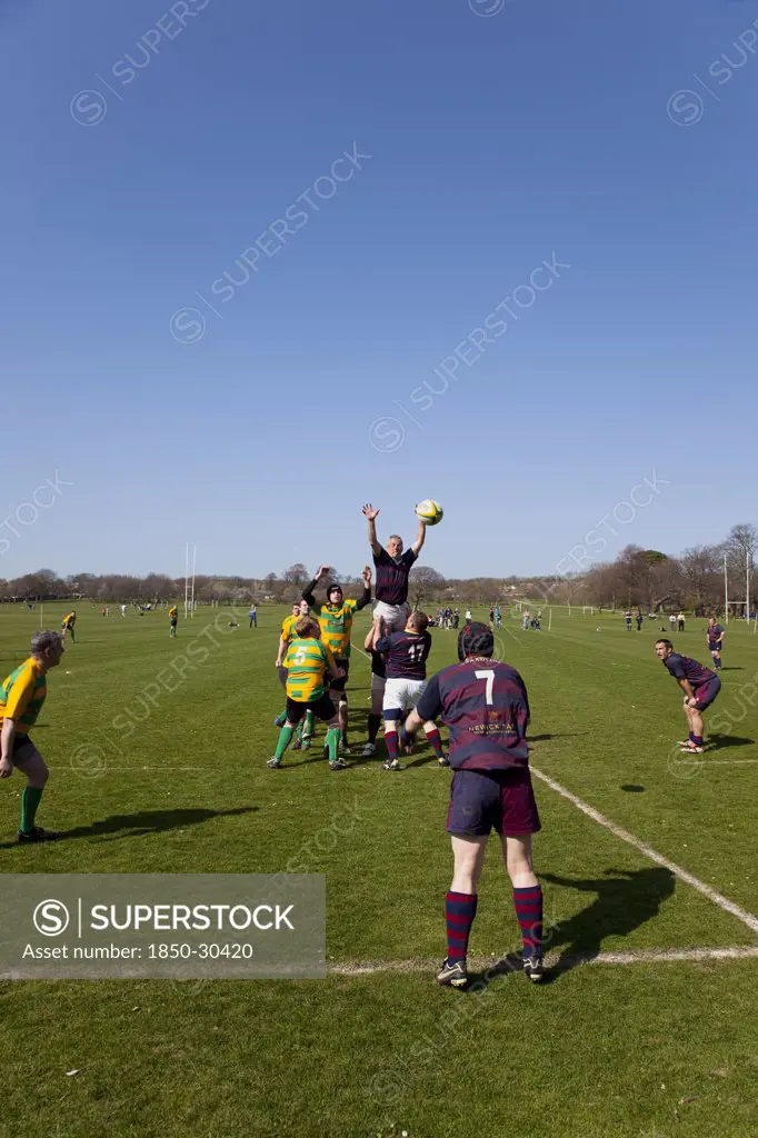England, West Sussex, Shoreham-By-Sea, Rugby Teams Playing On Victoria Park Playing Fields. Ball Being Thrown In From A Line Out.