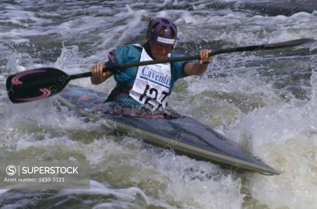 Sport, Watersport, Canoe , Canoeist In Slalom Rapids In Holm Pierre Point In Nottingham