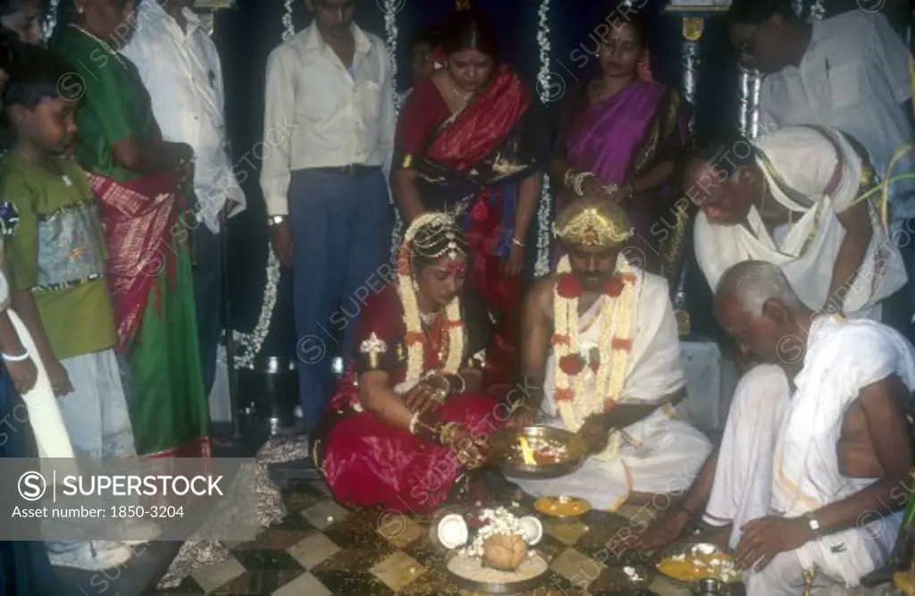 India, Karnataka, Bangalore, Traditional Hindu Wedding Ceremony.