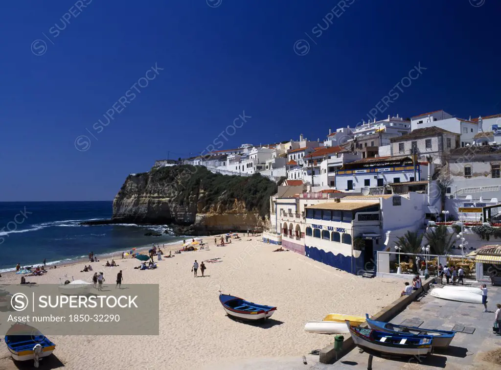 Portugal, Algarve, Carvoeiro, View over the beach in the fishing cove.