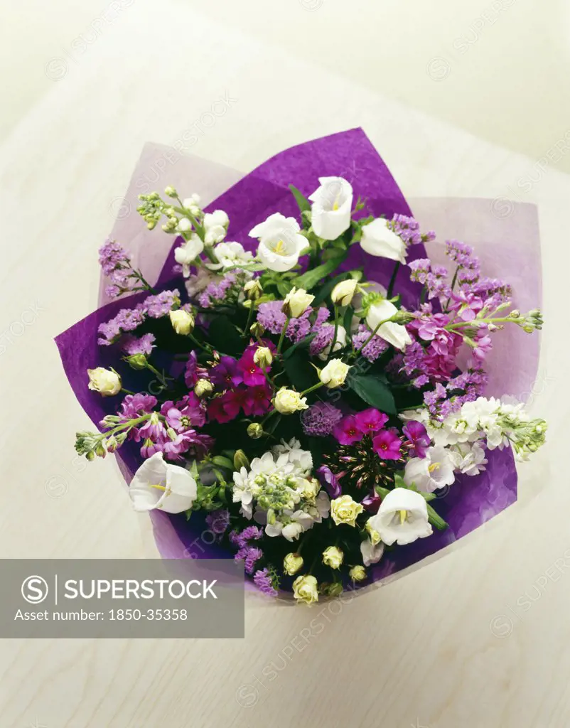 Matthiola, Mixed flowers in a wrap