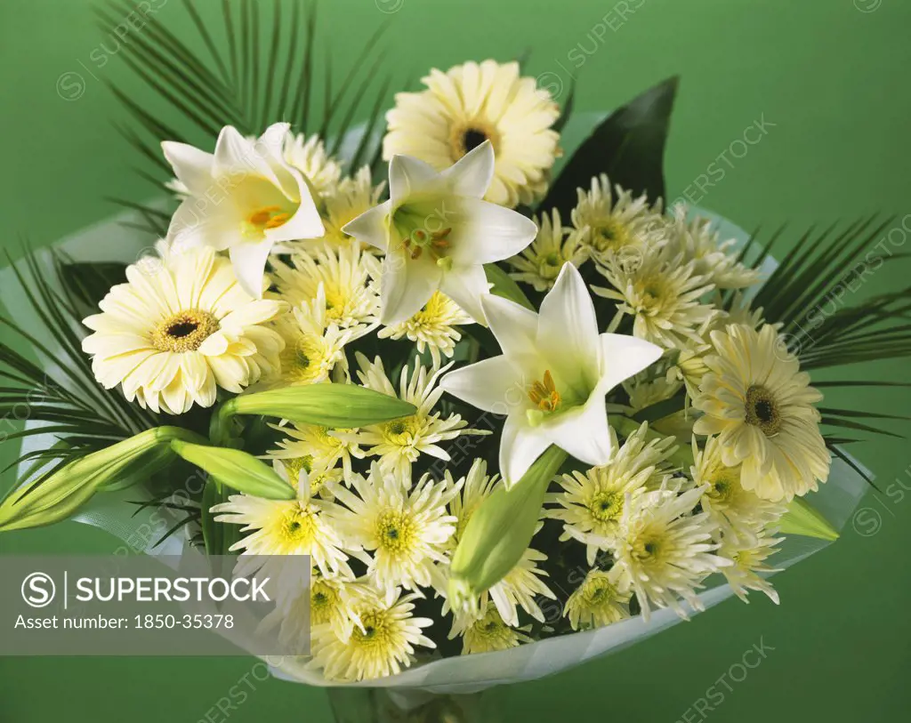 Gerbera, Mixed flowers in a wrap