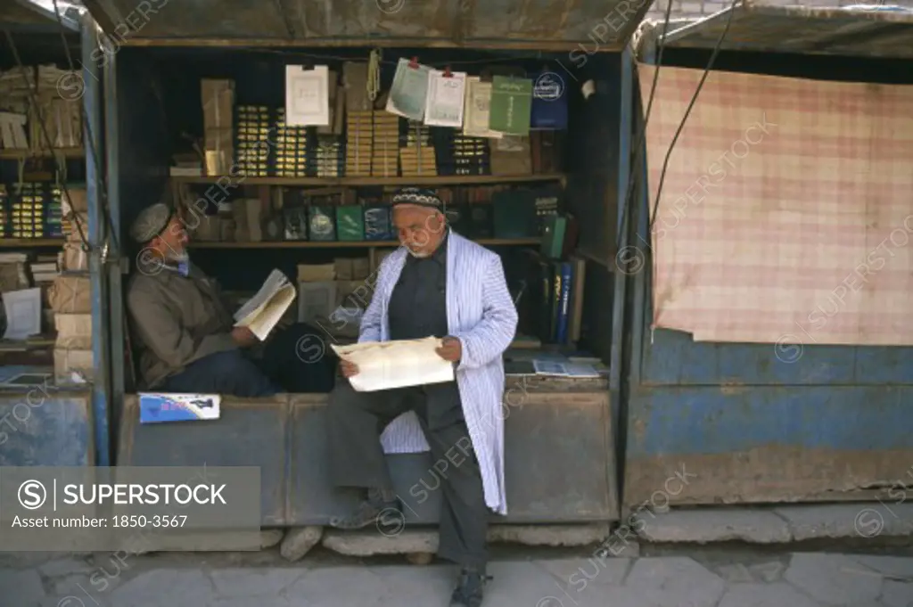 China, Xinjiang , Kashgar, Muslim Men Reading At Bookstall.