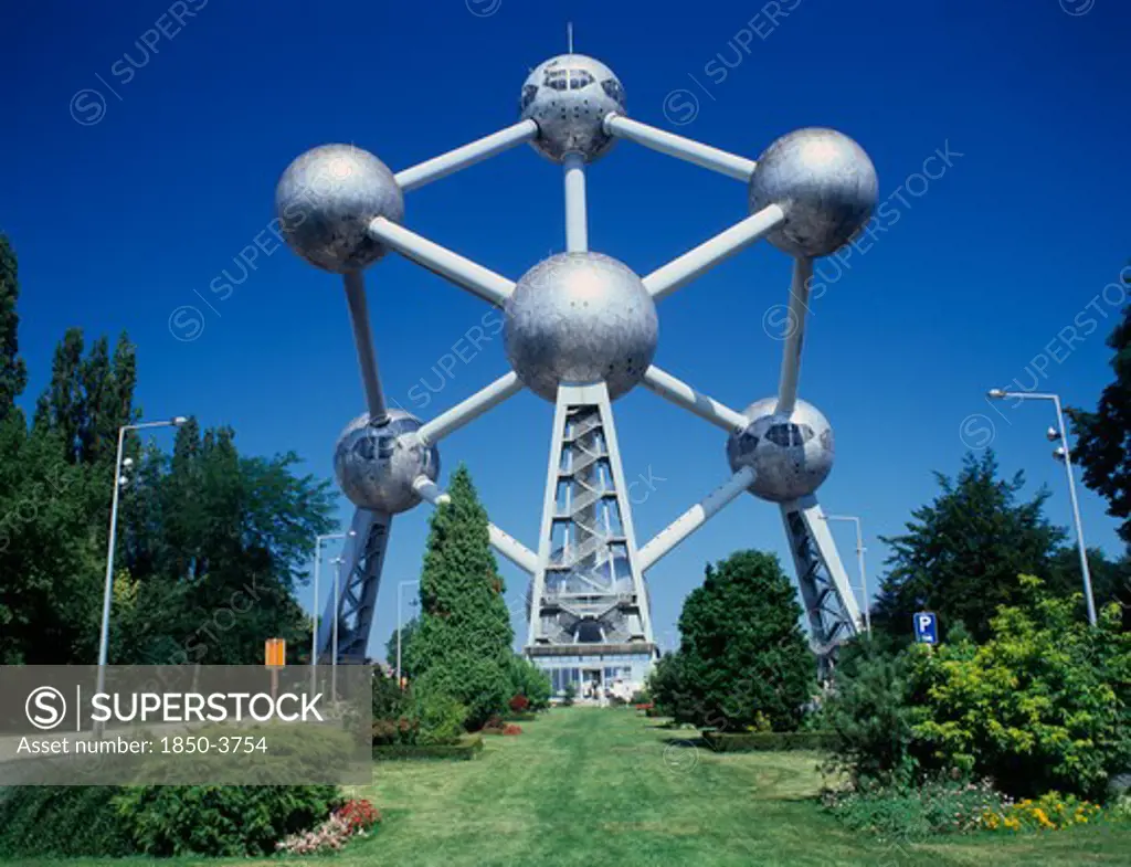 Belgium, Brabant, Brussels, 'The Atomium And Garden. There Are Nine Steel Spheres, Housing Exhibition Spaces And A Restaurant, Connected Via Tubes With Escalators. '