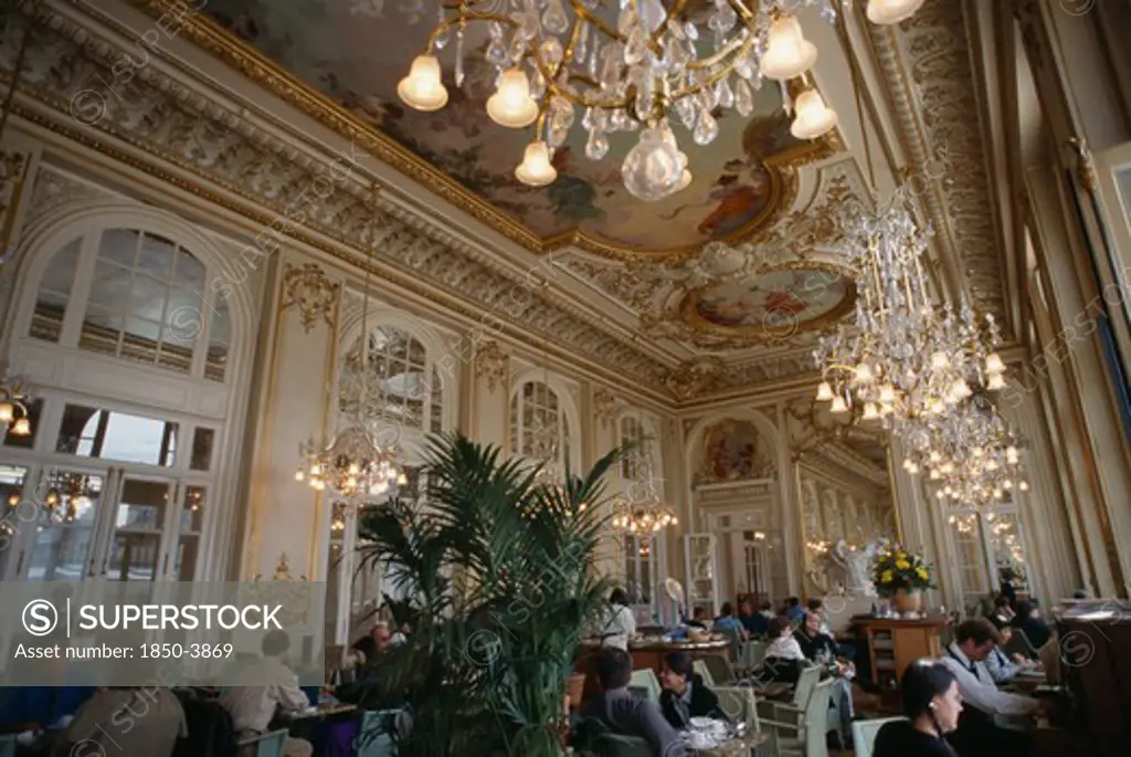 France, Ile De France  , Paris, Musee DOrsay.  Interior Of  Restaurant With Painted Ceiling And Chandeliers.