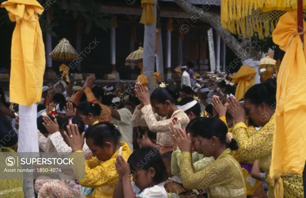 Indonesia, Bali  , Kuningan Festival. Mas Women Dressed In Yellow At Pura Taman Pule Temple (Decorated In Yellow)