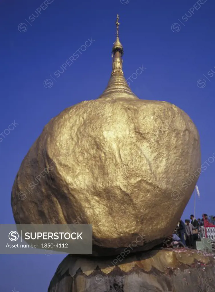 Myanmar, Pegu, Kyaiktiyo, Pilgrims At The Golden Rock Pagoda A Precariously Perched Head Shaped Rock Burma