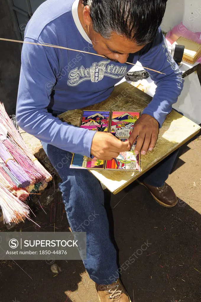 Artist making reed paintings.Mexico Puebla Cholula