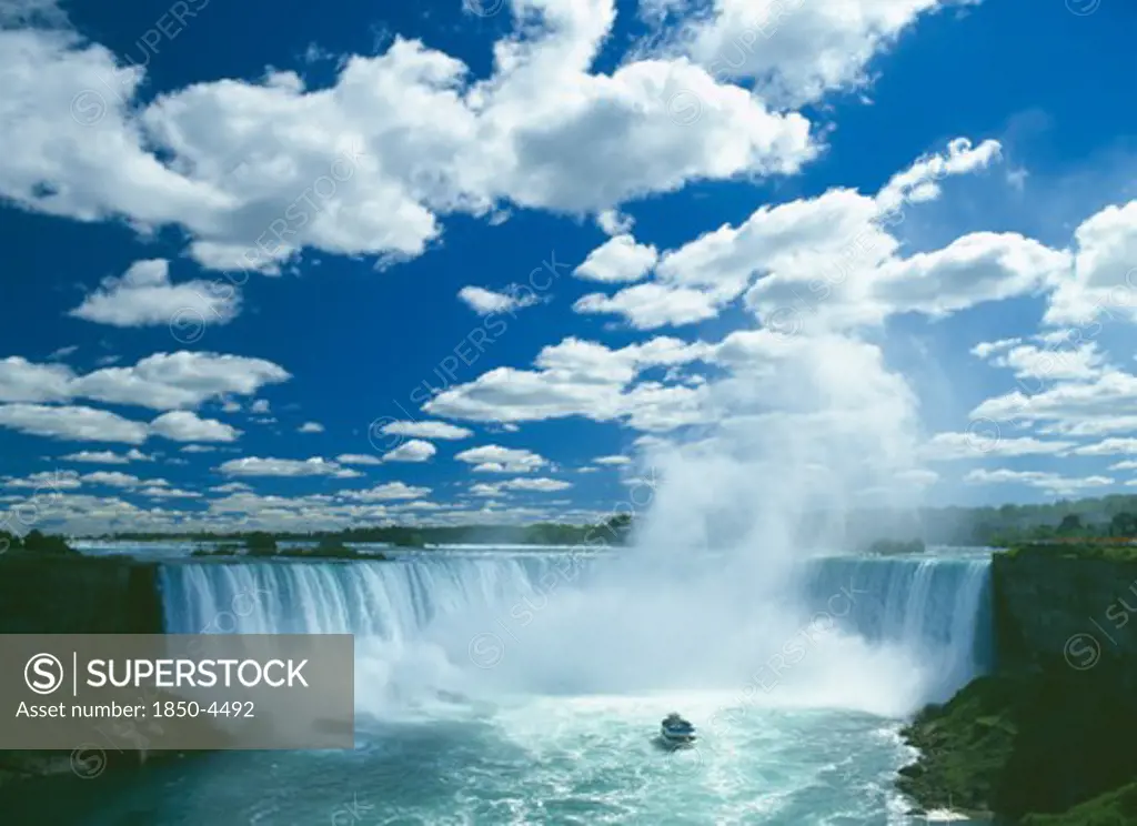 Canada, Ontario, Niagara Falls, The Horseshoe Falls Waterfall And Maid Of The Mist
