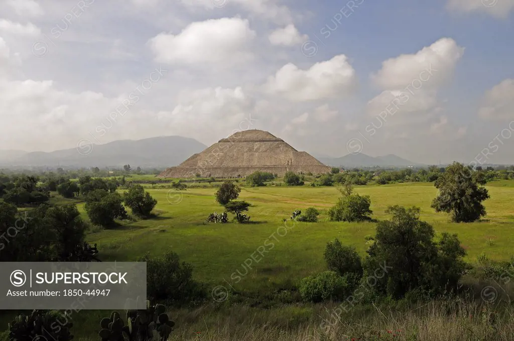 Pyramid del Sol and surrounding landscape.Mexico Anahuac Teotihuacan