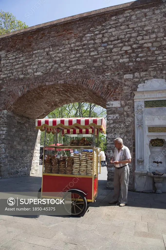 Sultanahmet bread snack vendor at the entrance to Topkapi Palace Gardens.Turkey Istanbul