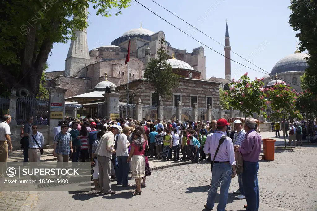 Sultanahmet Ayasofya Muzesi tourists queued at the entrance to the Hagia Sofia Museum , Turkey Istanbul