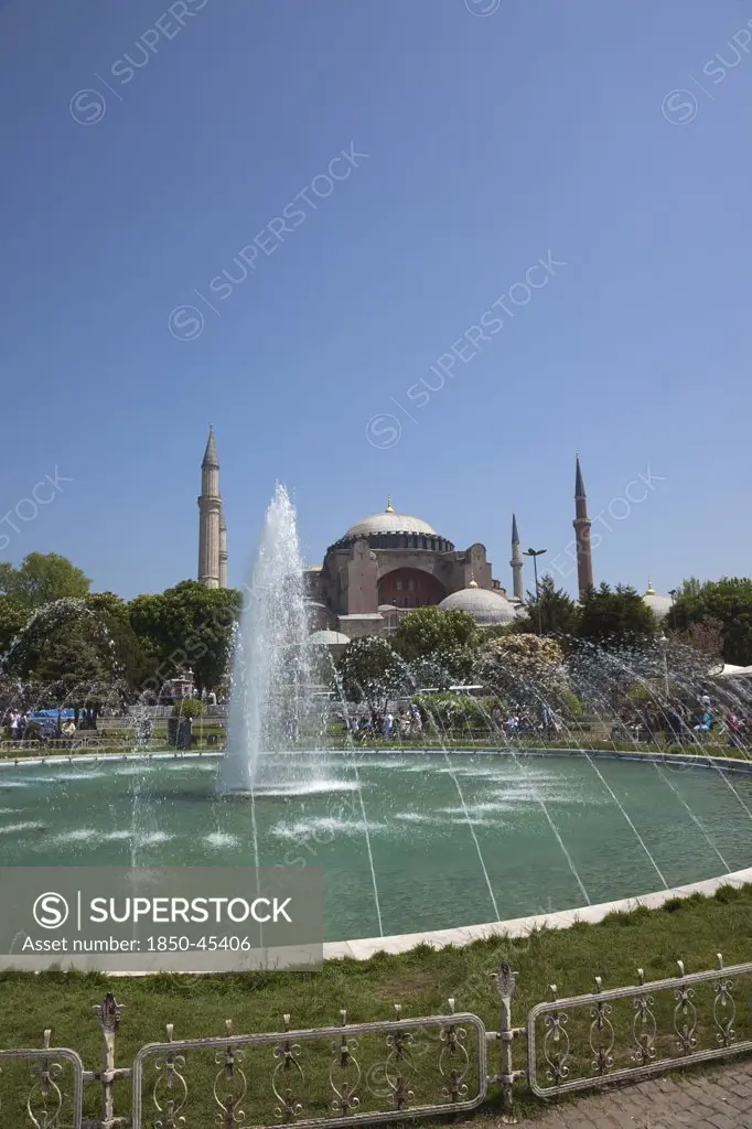 Sultanahmet Ayasofya Muzesi Hagia Sofia Museum with fountain in the foreground.Turkey Istanbul