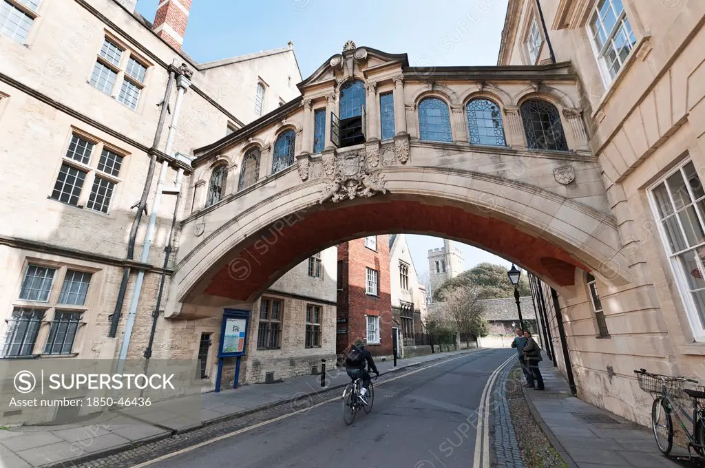 England, Oxfordshire, Oxford, The Bridge of Sighs, built 1913-1914 by Sir Thomas Jackson forms part of Hertford College.