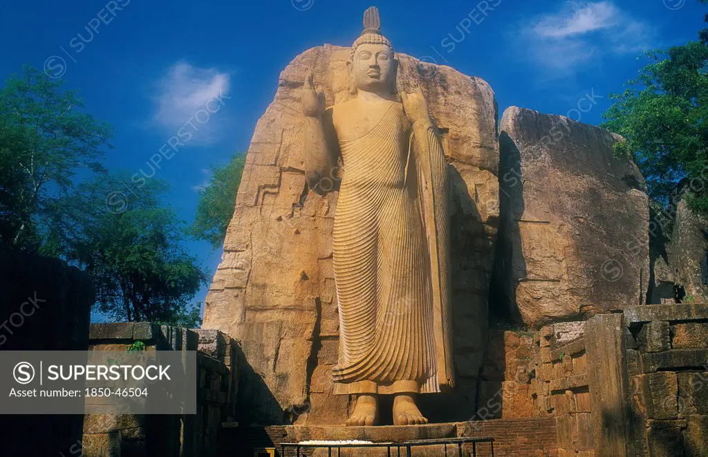 Sri Lanka, Aukana, Twelve metre high standing Buddha believed to have been sculpted during the reign of Dhatusena in the 5th century AD.