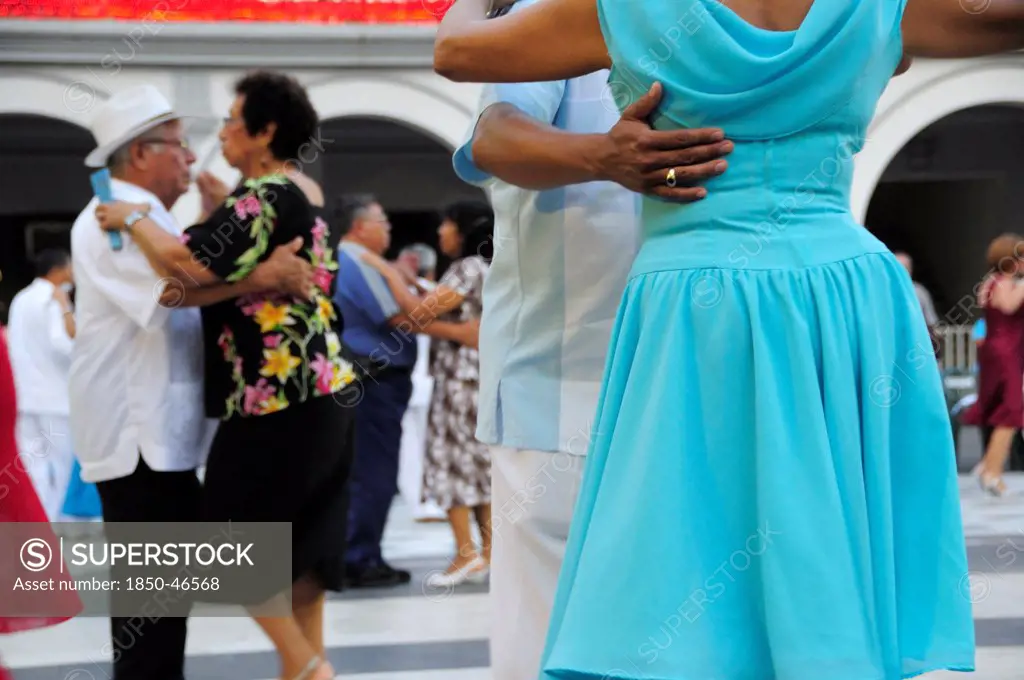 Mexico, Veracruz, Couples dancing in the Zocalo.