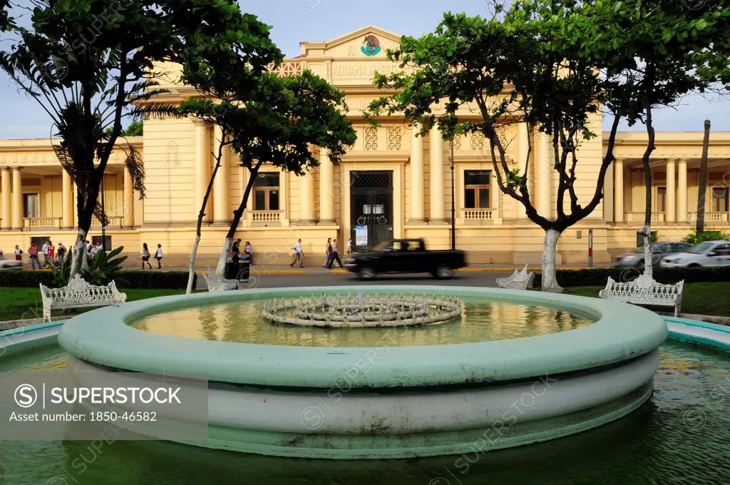Mexico, Veracruz, Circular fountain in foreground of the Customs House.