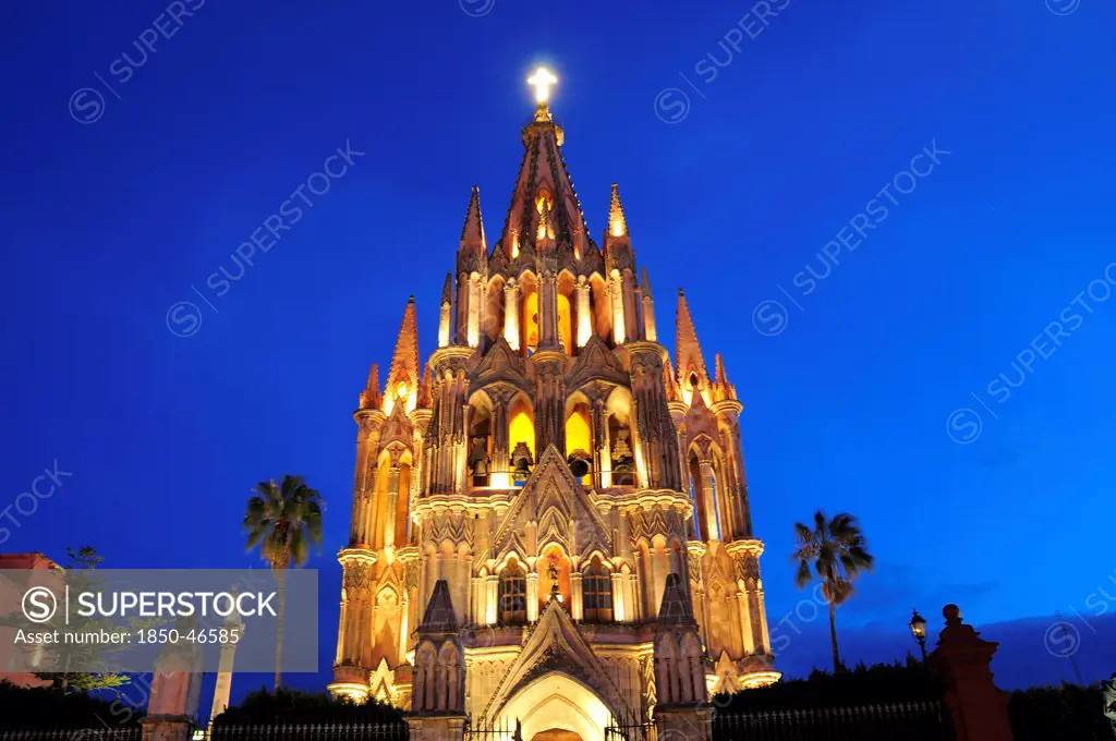 Mexico, Bajio, San Miguel de Allende , La Parroquia de San Miguel Arcangel neo-gothic exterior illuminated at night.