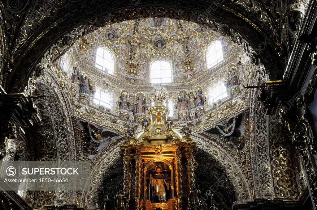 Mexico, Puebla, Baroque Capilla del Rosario or Rosary Chapel in the Church of Santo Domingo. Ornately decorated interior with gilded stucco and onyx stonework.