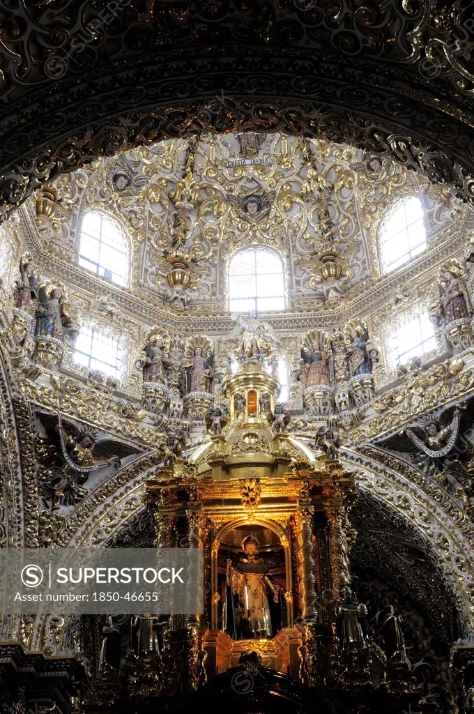 Mexico, Puebla, Baroque Capilla del Rosario or Rosary Chapel in the Church of Santo Domingo with ornate interior decorated with gold leaf and onyx.