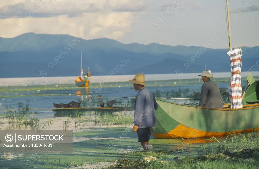 China, Yunnan, Dali , Er Hai Lake.  Fishermen And Boats.