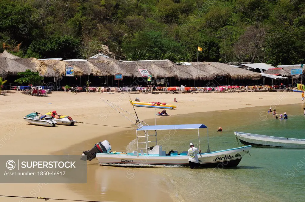 Mexico, Oaxaca, Huatulco, Tour boats and beach side restaurants on Playa La Entrega.