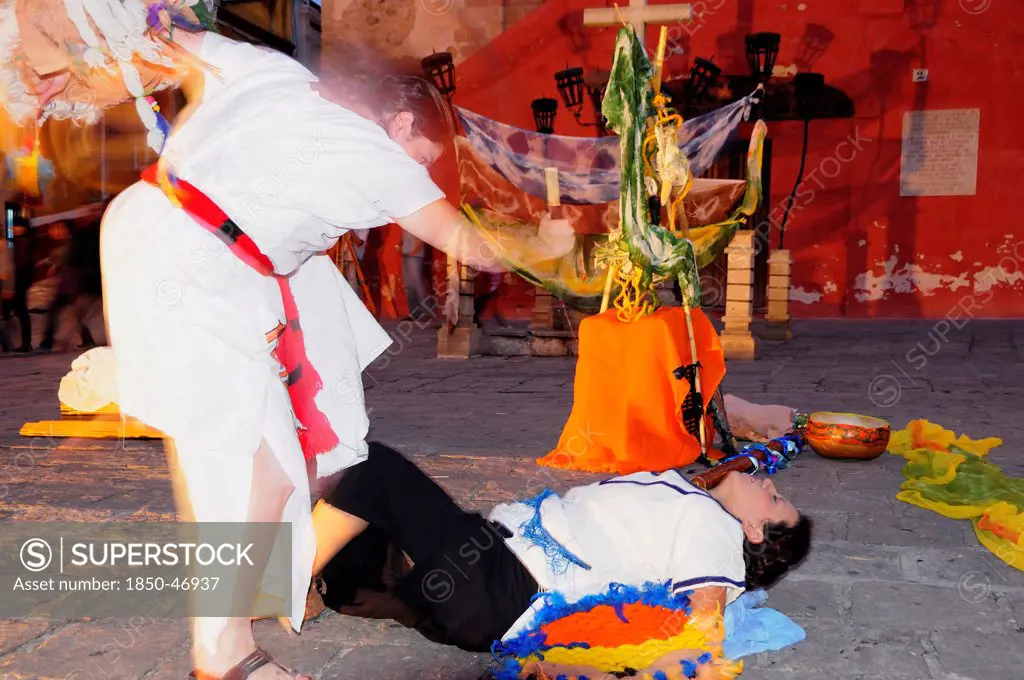 Mexico, Bajio, Guanajuato, Street theatre performance during the Cervantino cultural festival.