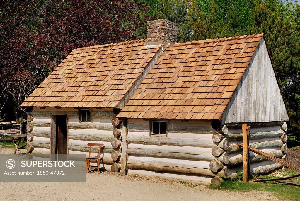 Ireland, County Tyrone, Omagh, Ulster American Folk Park typical Pennsylvania log cabin.