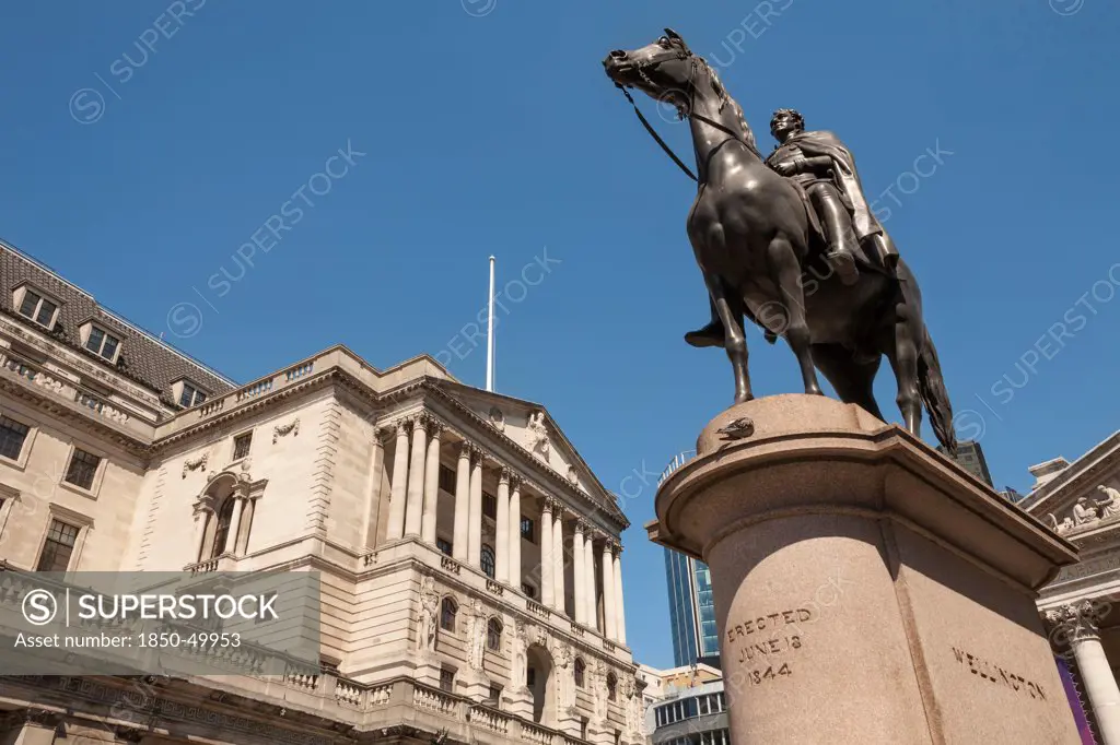 England, London, The Bank of England and Duke of Wellington statue Threadneedle Street.