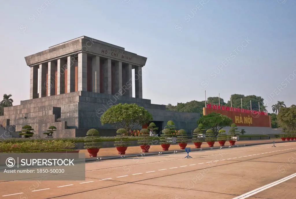 Vietnam, Hanoi, Ho Chi Minh Mausoleum.