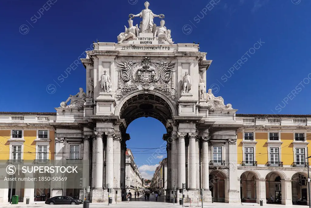 Portugal, Estremadura, Lisbon, Praco do Comercio Arco da Rua Augusta.