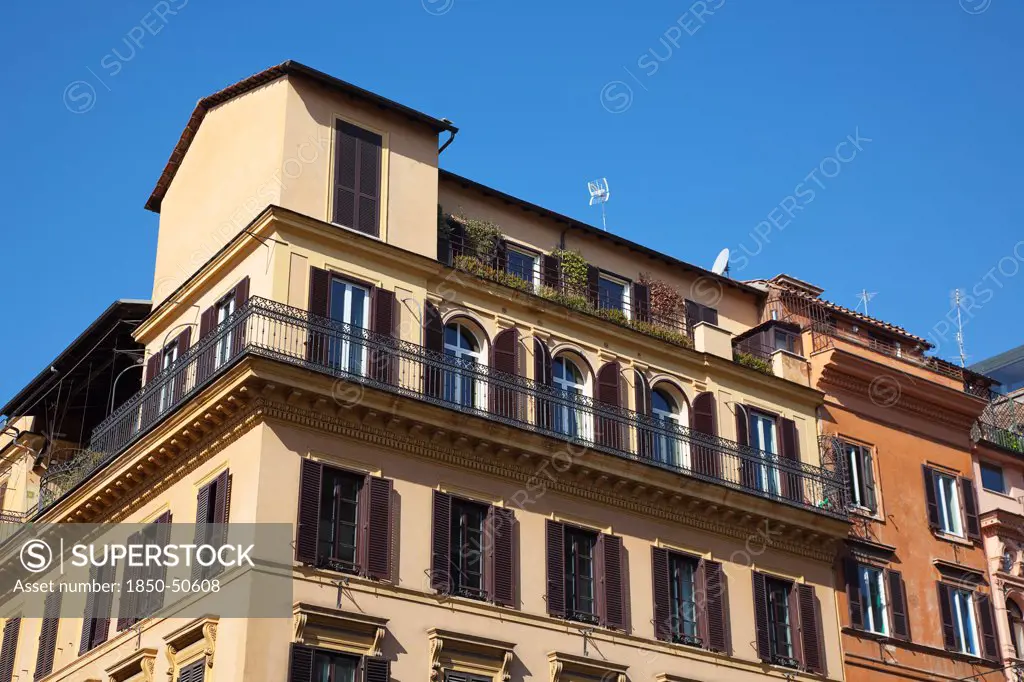 Italy, Lazio, Rome, Typical urban architecture.