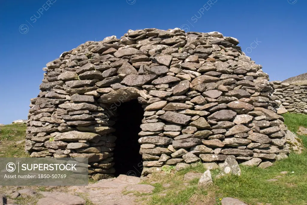 Ireland, County Kerry, Dingle Peninsula, Beehive hut in the Fahan Group.
