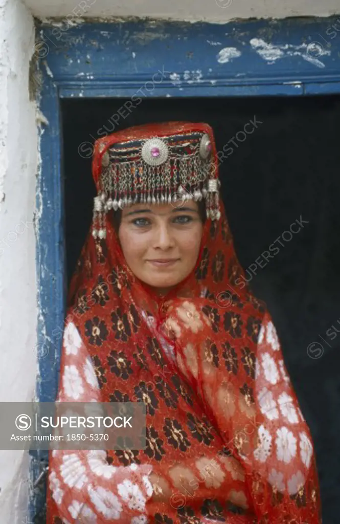 China, Tienshan, Tashgurgen, Tajik Girl In Traditional Costume At House On The Silk Route