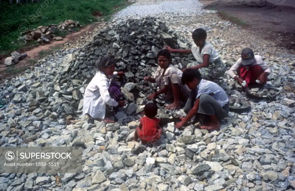 Myanmar, Taukkyan, Enforced Child Labour Along The Road To Pegu From Taukkyan.