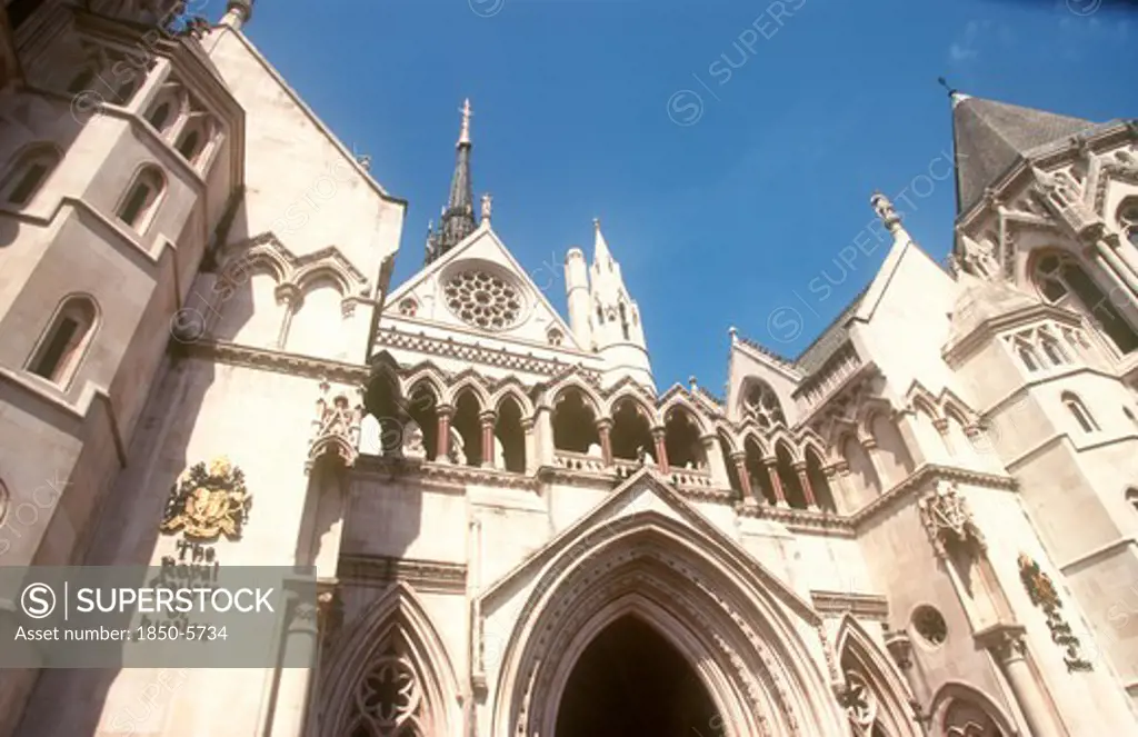 England, London, 'The Royal Courts Of Justice, Built In 1882.  Detail Of Exterior Facade With Name Sign And Coat Of Arms, Seen From Below. '