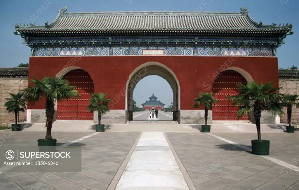 China, Hebei, Beijing, Temple Of Heaven Entrance Gateway With The Temple In The Distance
