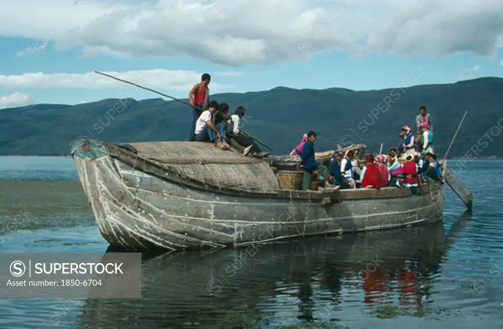 China, Yunnan, Dali, Old Junk Carrying People On Lake Er Also Known As Er Hai