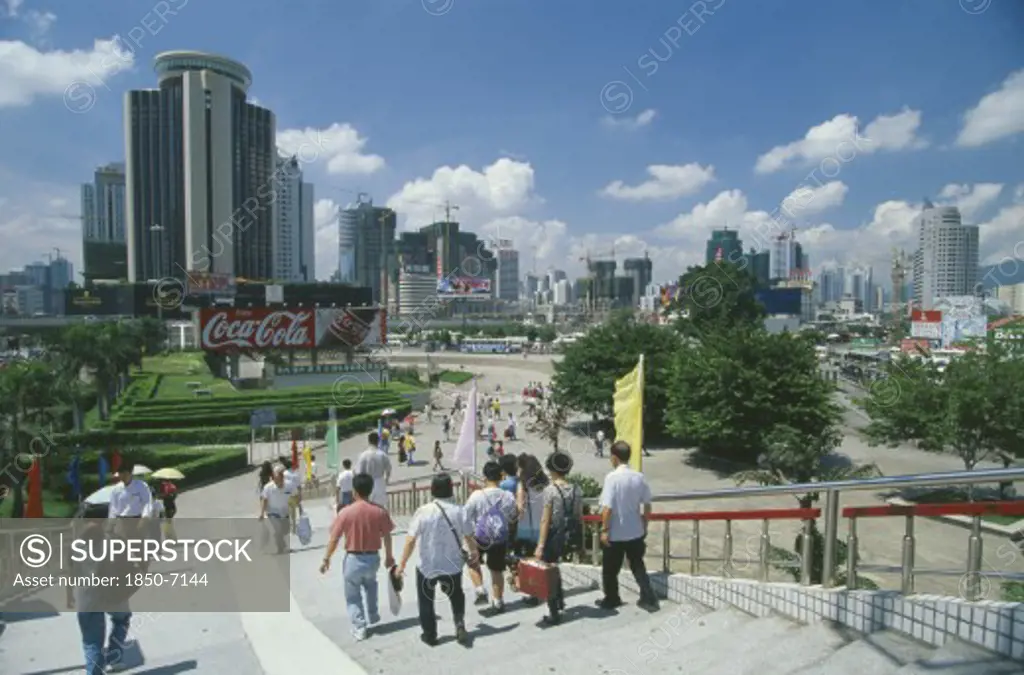 China, Guangdong Province, Shenzhen Sez, Pedestrian Walkway In Shenzhen City On The Border With Hong Kong.