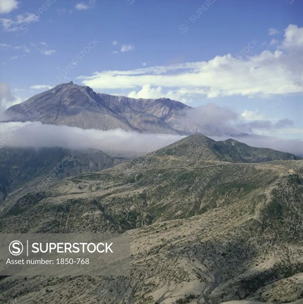 Usa, Washington, Mount St Helens, The Volcano Shrouded In Cloud After The Eruption With The Devastated Landscape Below
