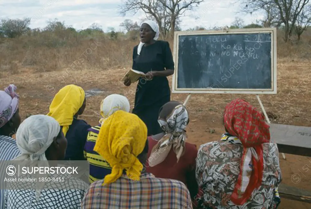 Kenya, Kakimakoi, Adult Literacy Class In Outdoor Classroom.