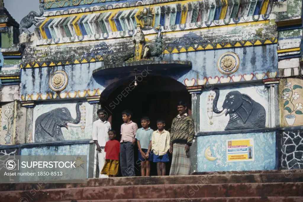 Sri Lanka, Nurawa Eliya, Tamils Standing In The Entrance To A Hindu Temple On A Tea Plantaion