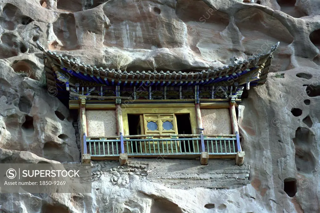 China, Gansu, Zhangye, Mati Sa Temple Built In To The Cliff Face
