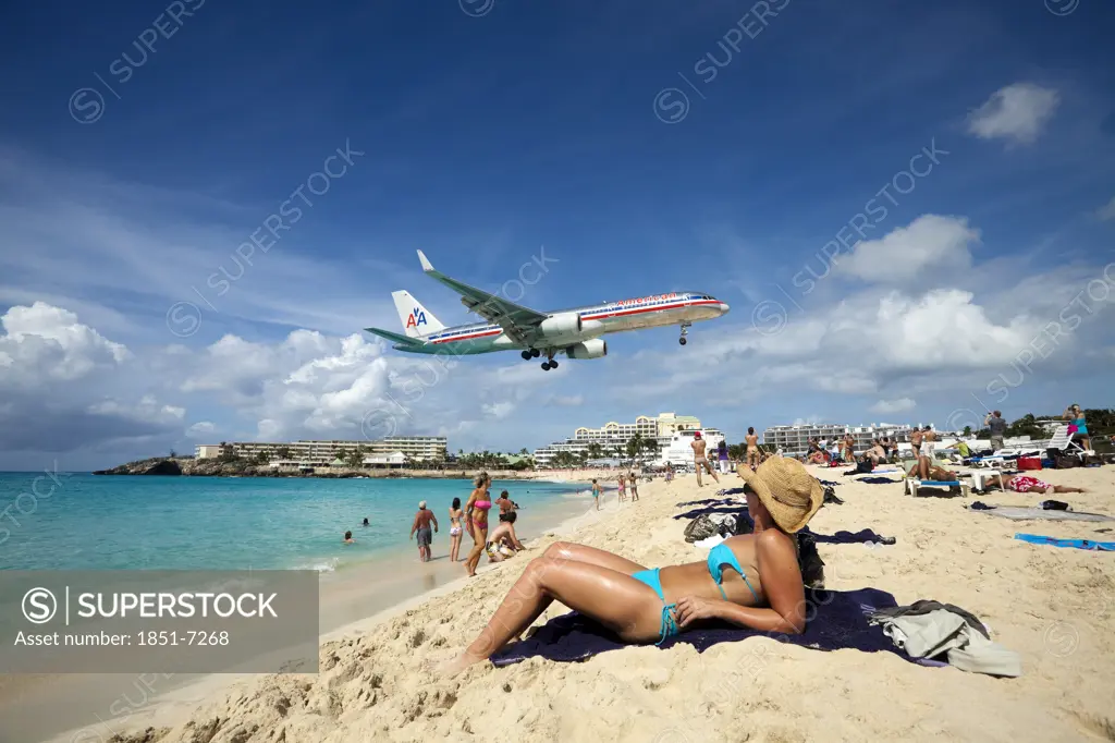 Mayo Beach aircraft landing Saint Maarten