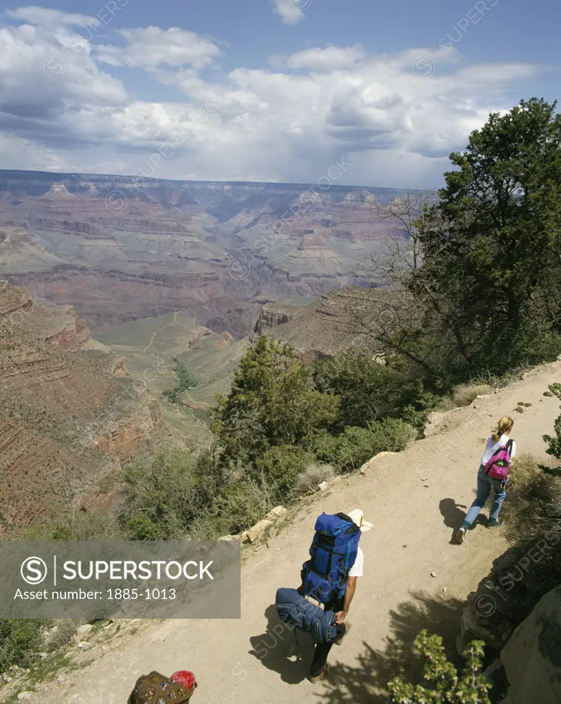 USA, Arizona, Grand Canyon, Walkers trekking in the Grand Canyon